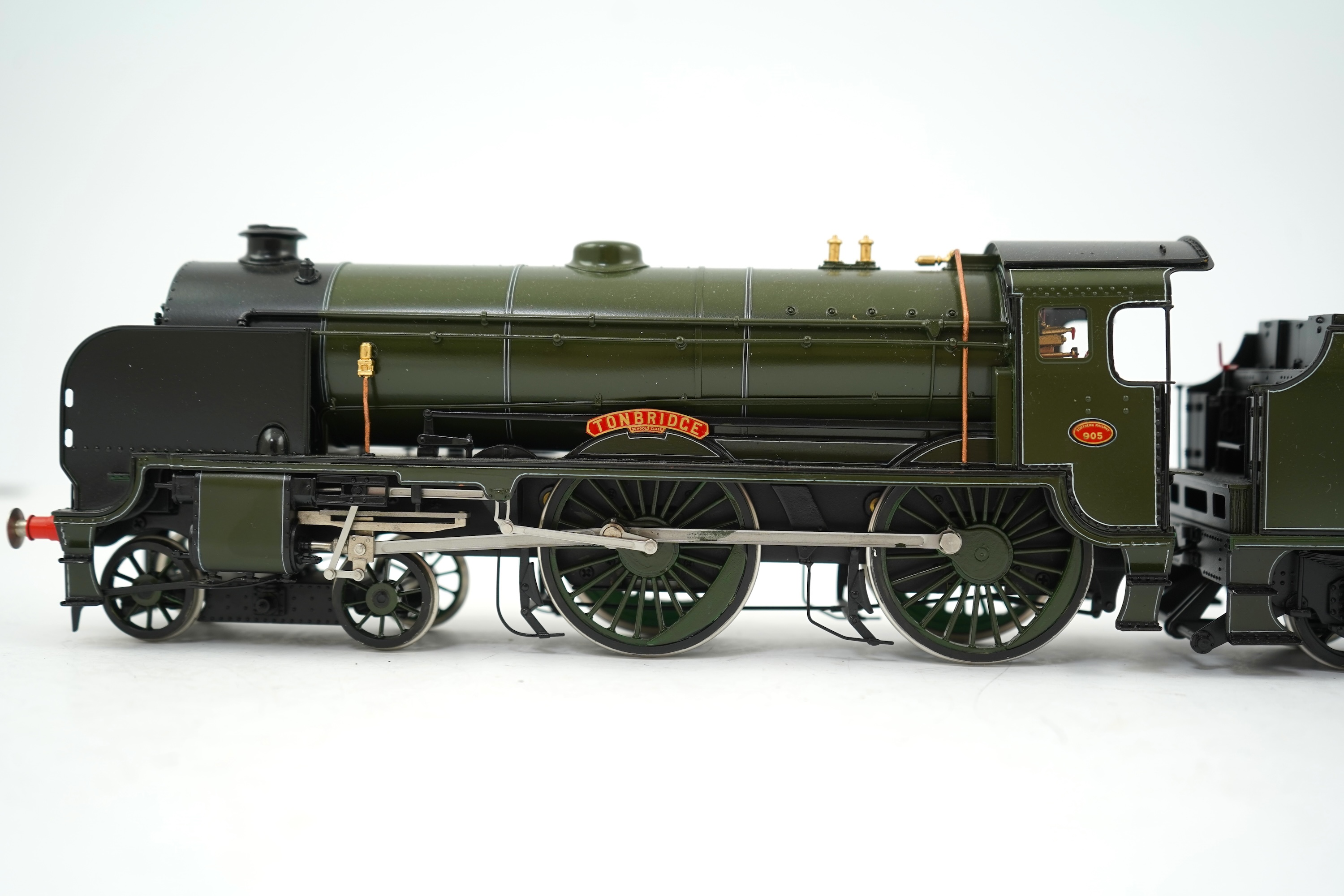An 0 Gauge Finescale Brass model of Southern Railway Schools Class, Tonbridge 905, 4-4-0 tender locomotive, powered for two rail operation.